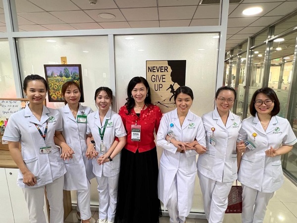 沒有官銜的外交大使！ 護理師出身女性副院長 馮明珠率團勇闖越南創下醫療外交奇蹟1