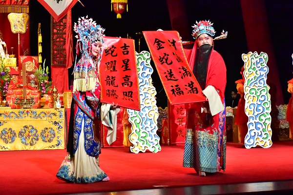 臺灣豫劇團在高雄中山堂劇場舉行封箱大典 財神吉氣迎新春1