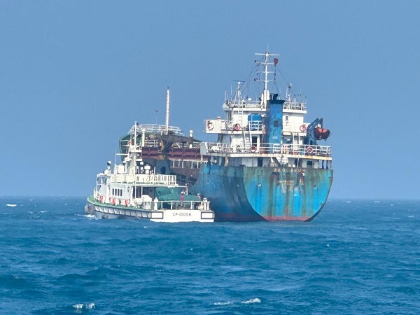 蒙古籍「寶順」號貨輪進高雄港錨泊區整補 海巡登船檢查全程監控1