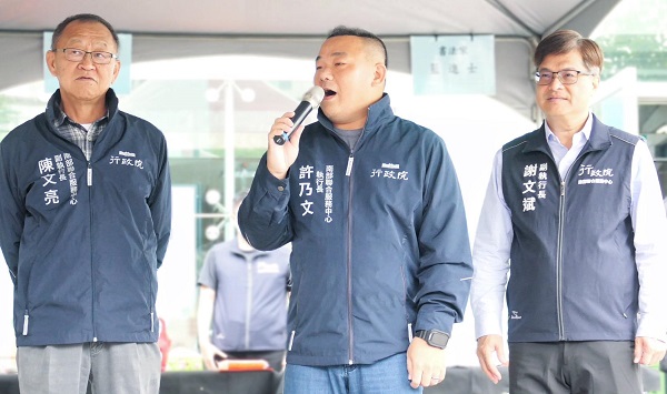 金蛇獻瑞！南服中心揮毫贈春聯、送客家好禮 邀您共迎新春1