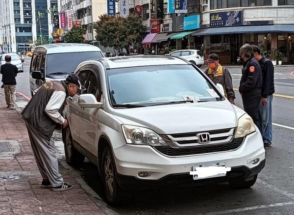 「高雄地區欠繳大戶車輛查扣聯合通報系統」告警 註銷霸王車出沒 跨機關聯合成功查封扣車 1
