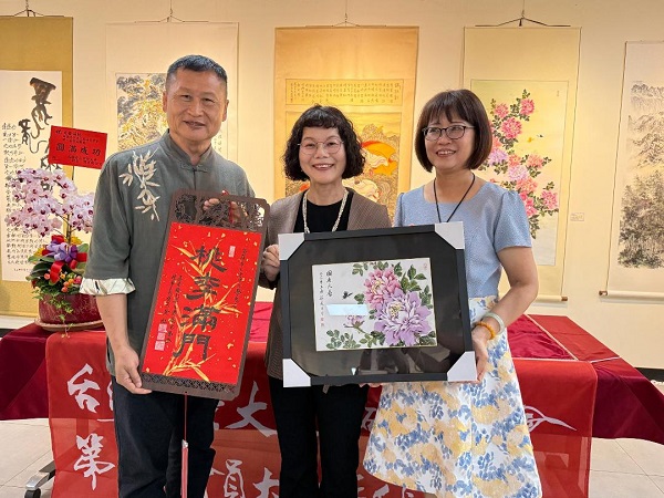 文藝領航「台灣高空大文藝研究學會」第一屆會員聯展 3月15日在高雄空大藝文中心盛大開幕1