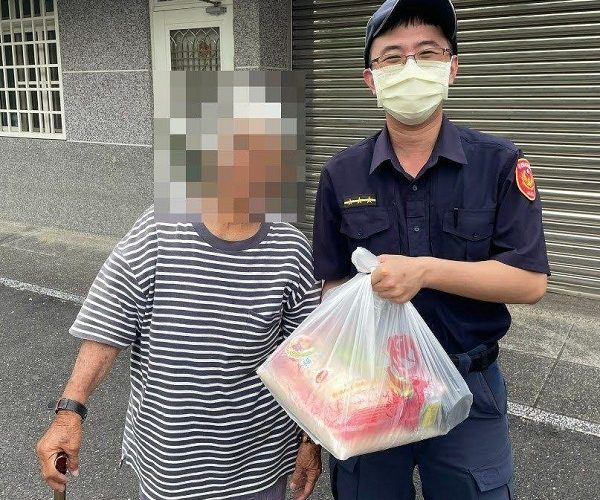 潮州暖警籌物資送愛心 助轄內貧困村民渡困境1