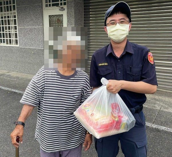 潮州暖警籌物資送愛心 助轄內貧困村民渡困境1