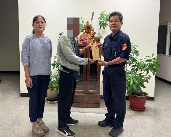 小腦萎縮家庭兒病逝 枋警結合民間力量募集喪葬費用