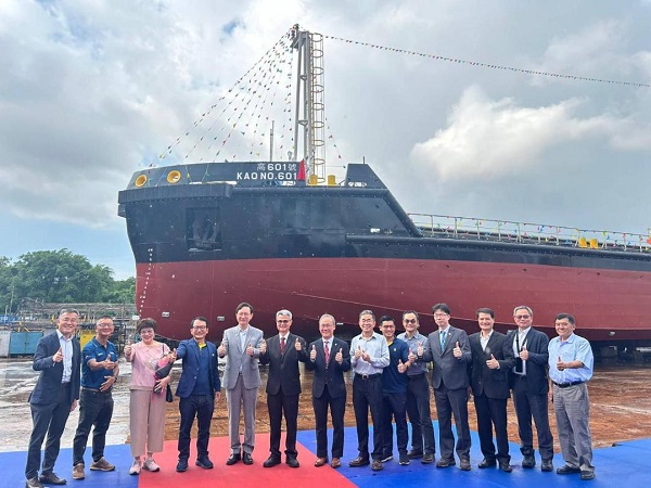 臺灣港務公司新購 新加坡製造 受泥船「高601號」 辦理命名暨下水典禮1