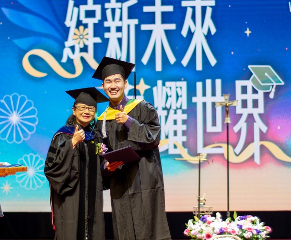 2025文藻外語大學歡送畢業生 AI獻另類祝福1