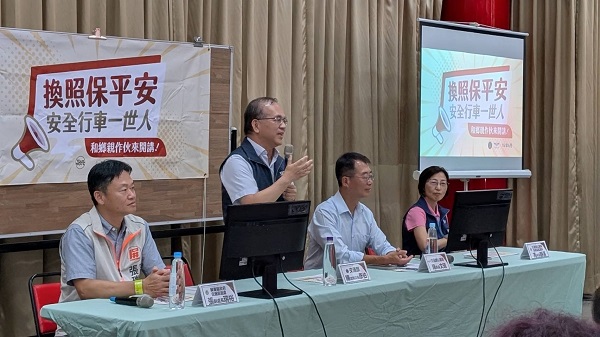 「換照保平安 安全行車一世人」南台灣開跑-交通部政次陳彥伯到廟口和鄉親作伙來開講1