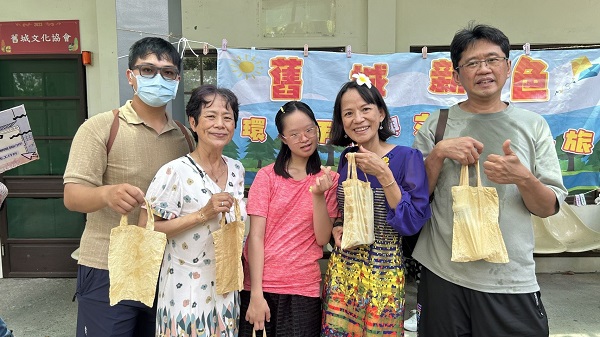 左營戶政攜手新住民NGO團體 漫步舊城染出淨零「新」色彩1