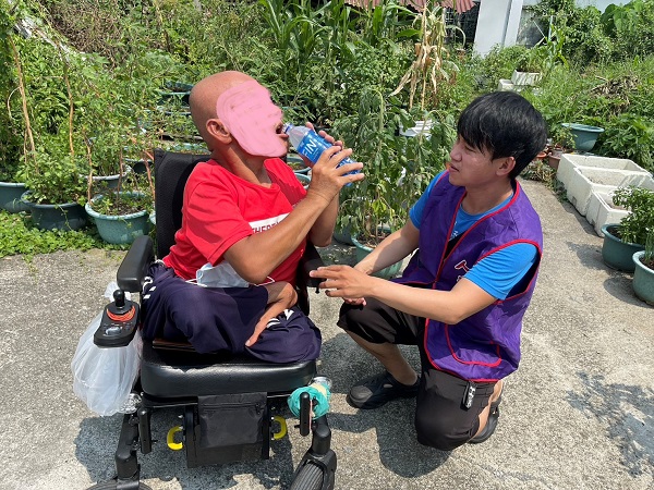 人安楠梓站啟動避暑機制 共同關懷街頭浪人1