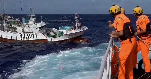 雙颱影響海象惡劣 海巡苦戰千浬成功救援1