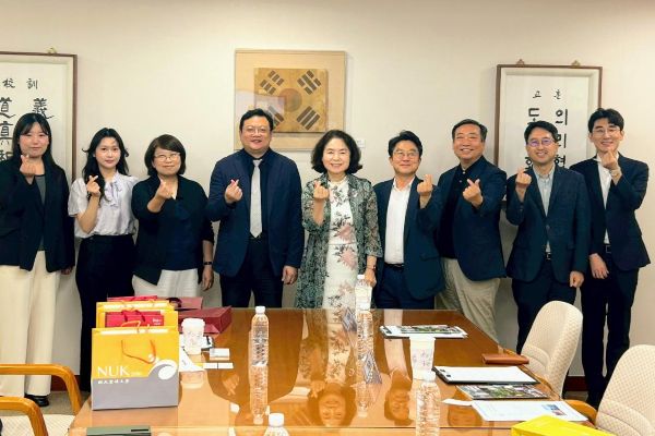 高雄大學深化韓國學術交流 副校長吳行浩、國際長林倖如 1