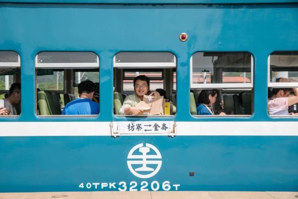 南國漫讀節藍皮列車即日開賣 漫遊最美鐵道風景1