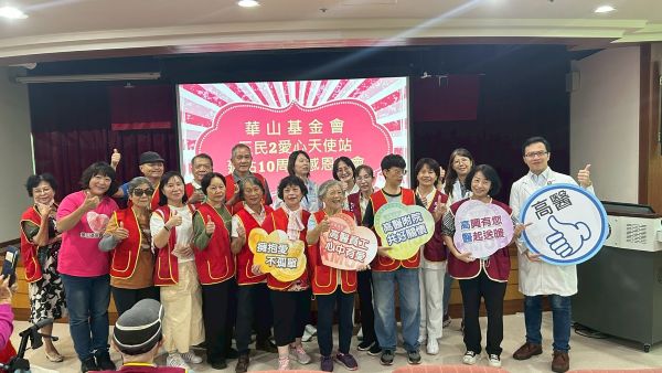 百歲人瑞揮毫謝善士 高醫暖心同行1