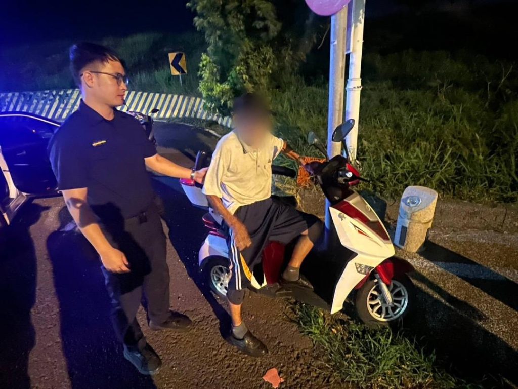 百歲迷途人瑞 重陽思鄉情切 小港警救援助團圓1