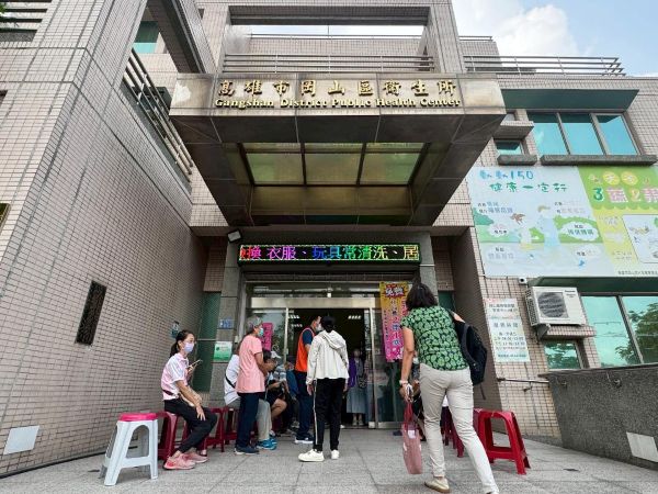秋冬流感季到了！高醫岡山醫院深入社區設點 打造北高雄「一站式防護網」守護居民健康1