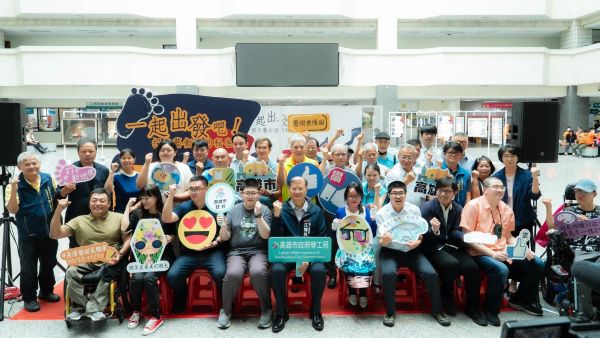 跨越障礙一起出發 身心障礙者藝術創作前進四維行政中心聯展1