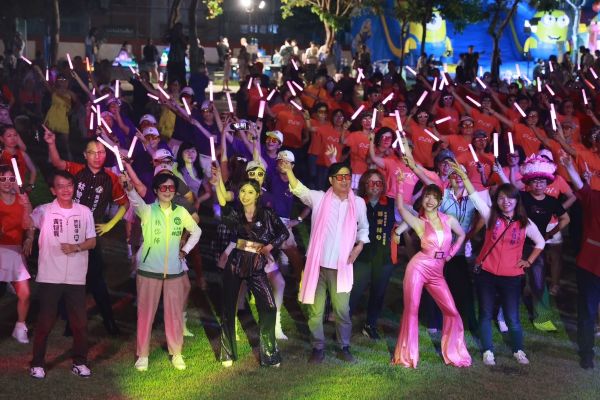 高雄眷村文化節 陳其邁大跳「千人 DISCO」熱舞 力邀市民體驗眷村文化之夜1