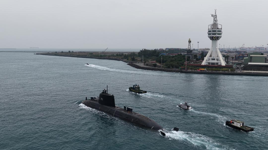 「海鯤軍艦」完成第四次浮航海試1