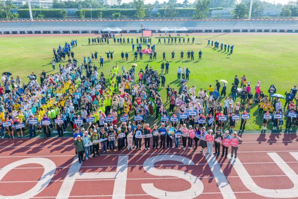 開幕千人展開巨型布幕 高市身障運熱力登場1