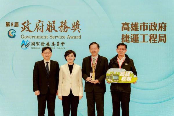 串聯城市「點」與「圓」 高雄輕軌榮獲「政府服務獎」交通新美學與全齡共融的典範1