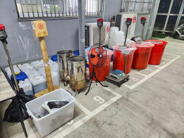 仁武警破獲喵喵製毒工廠 查扣市值逾億元毒品 逮獲3嫌送辦1