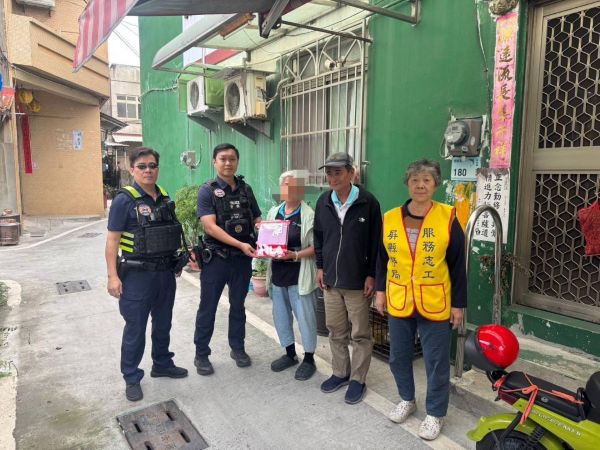 寒冬守護 東港警里攜手送暖關懷弱勢1