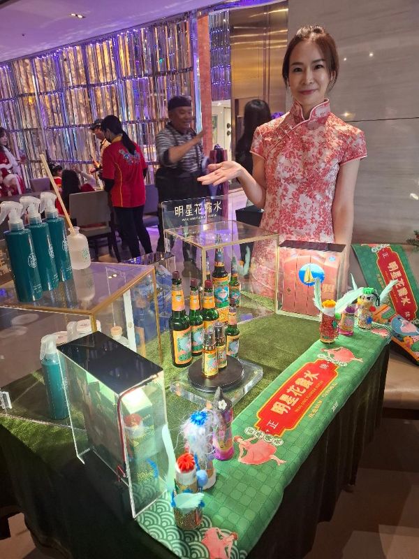 跨越百年的芬芳記憶 高雄翰品酒店攜手明星花露水 打造全台首座「有香味的聖誕樹」1