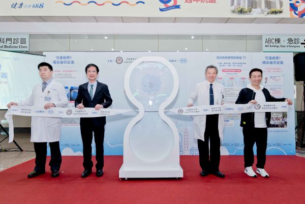 ５旬婦誤把黃斑部病變當老花 洗頭意外揪出視力危機1