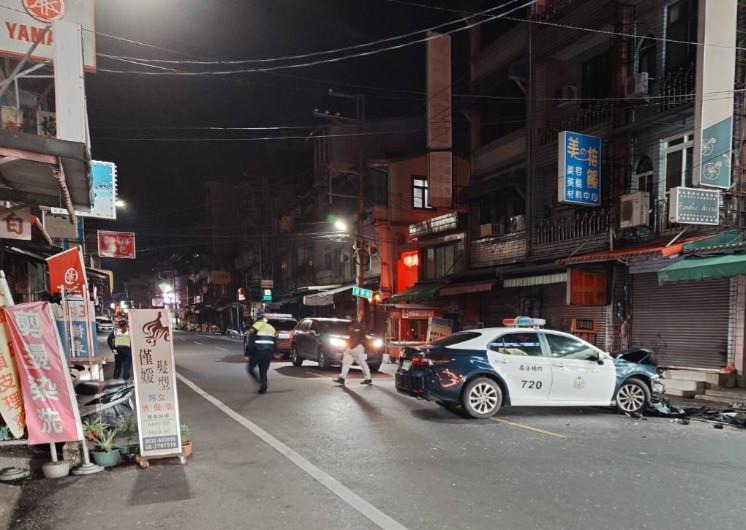 內埔鄉發生警匪追逐案 警連開7發 犯嫌棄車逃逸1