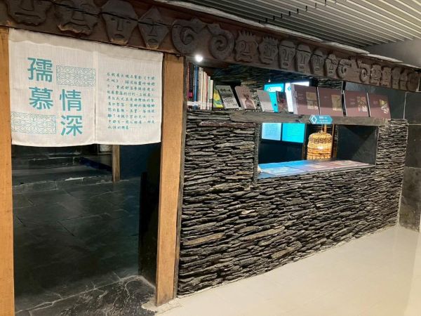 屏東文學館特展即日起展出 27位作家書寫普羅之愛 1