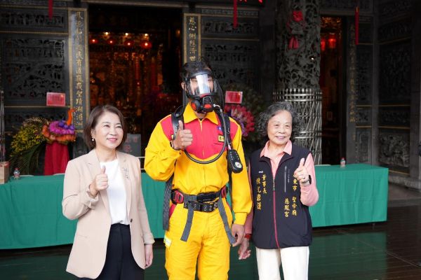 慈鳳宮捐贈消防救災指揮車暨整合式PAC救命器 攜手屏東縣政府守護縣民安全1