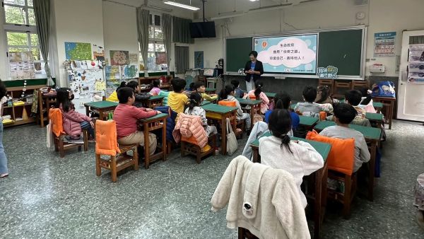 打開「心」視野 嘉市國中小學子蒙眼體驗視障學會同理1