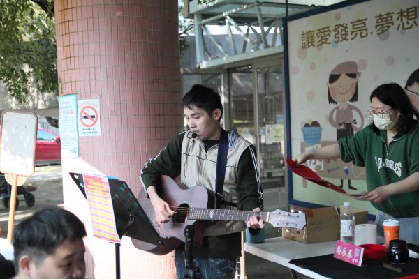 揮毫迎新春 身心障礙者走入社區傳遞祝福1