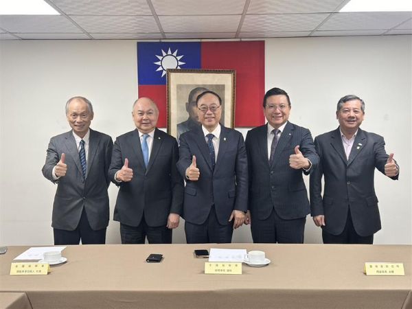 港務公司周永暉董事長傾聽業者心聲，推動貨櫃與散雜貨量能齊揚1