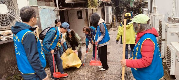 八年深耕巷弄治理 永春里長許蕙蘭攜手志工翻轉舊巷弄環境1