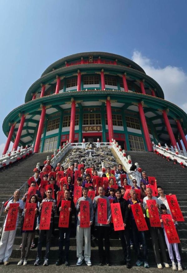 台灣天壇丙午初一迎春 天公爐加持〈馬上有大財〉春聯祈福賀歲1