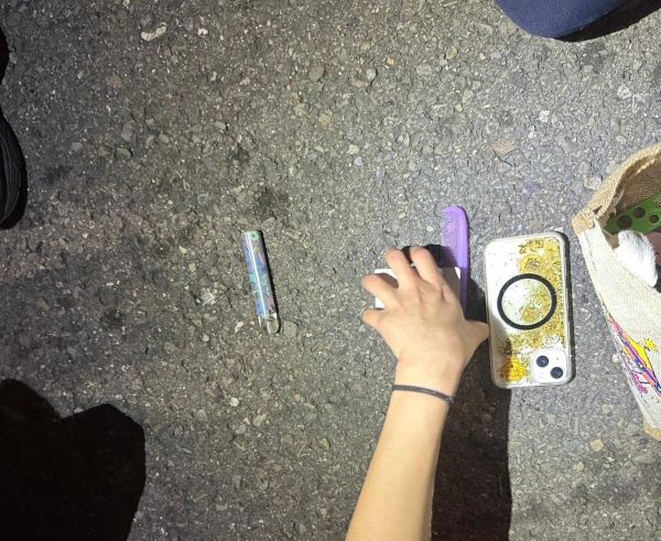 小客車未開大燈加速逃逸 車上4人身上查獲毒品2