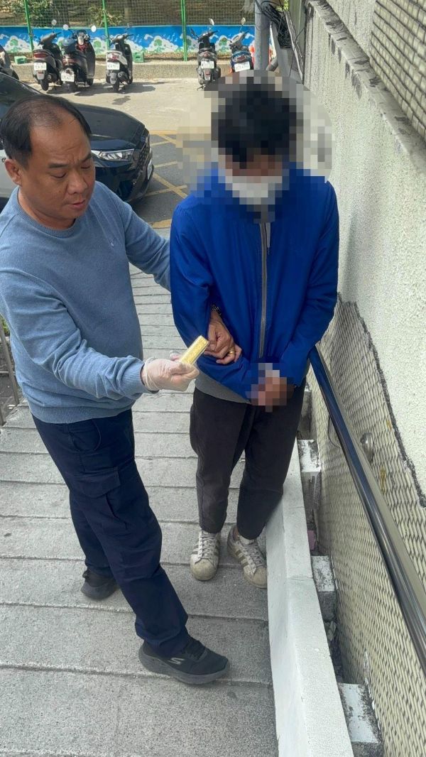 搶劫二人組 真會演 警起獲贓物1條黃金1