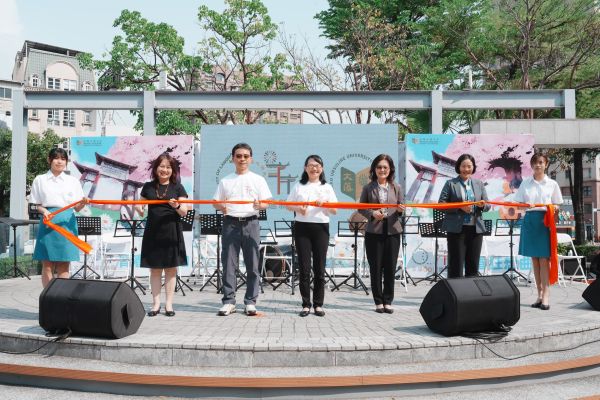 文藻外大歡慶60周年 巨蛋廣場前辦社團成果展1