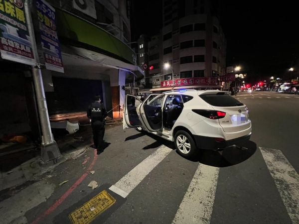 李男駕車自撞路邊柱子 唾液快篩呈毒品陽性反應1