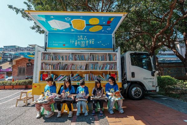 誠品全新「立體閱讀計畫」啟動！百本精美立體書、表演藝術到校1