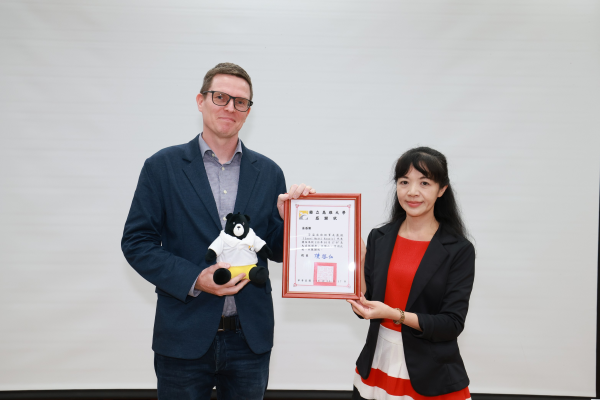 高雄大學邀請芬蘭代表羅瑞 談北歐幸福社會的制度基礎、從教育到創新產業1