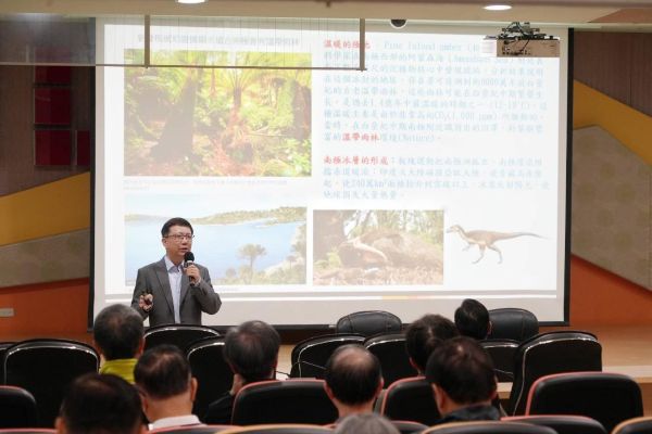 高雄空大教師專業成長研習特邀中山大學講座教授高志明 主講氣候變遷與全球淨零趨勢1