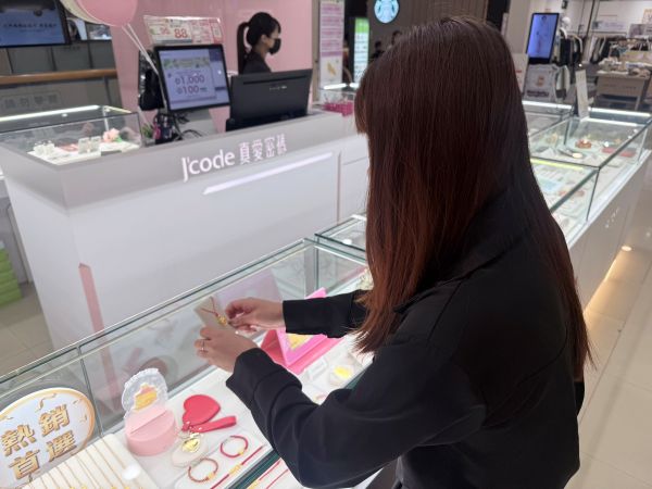 Global Mall 母親節首波業績紅盤 加碼17%高回饋 買金飾、抽迪1