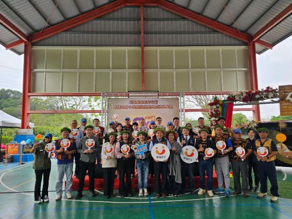 公私協力再加1 來義鄉幸福巴士獲贈1輛無障礙小巴1