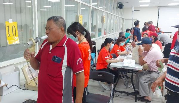 高雄農民健康再升級！農業局攜手小港醫院深入田間 推動免費職業傷病健檢1