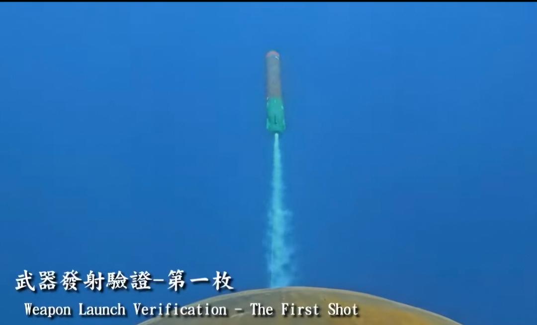 「海鯤軍艦」執行操雷射擊驗證1