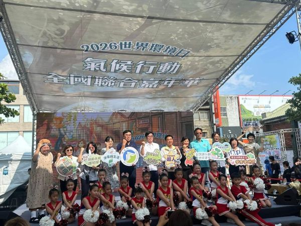 台電節電行動劇高雄駁二登場 邀孩童變身電力超人守護地球1