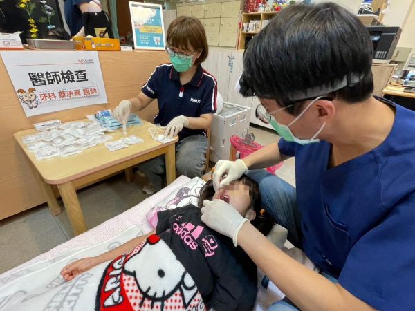高醫岡山醫院攜手幼兒園推動入校塗氟 守護學童口腔健康從小做起1
